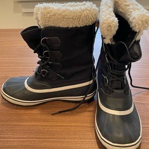 SOREL Women’s Winter Carnival Boot. Black, Size 9